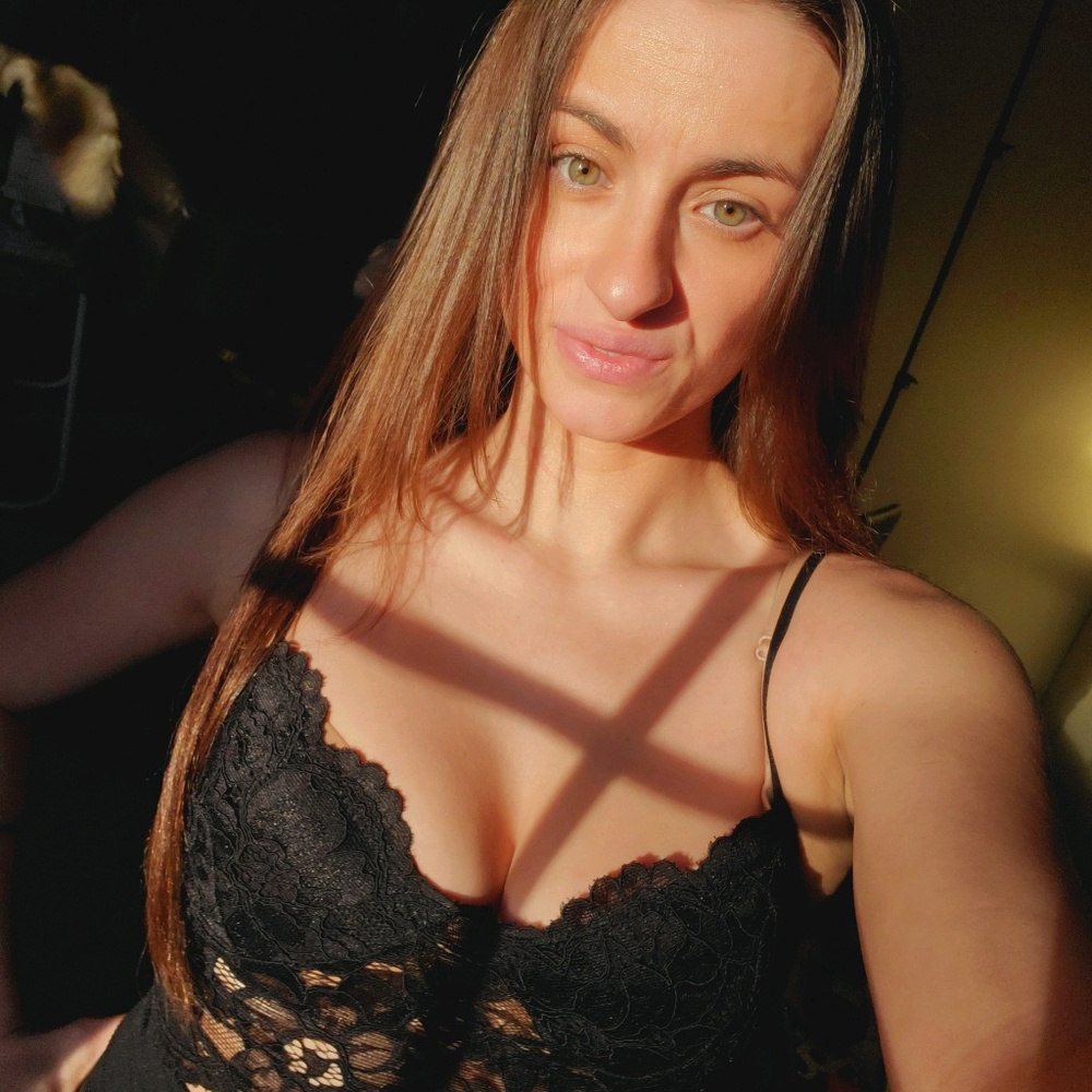 MEET YOUR POSHER, CASSANDRA<3